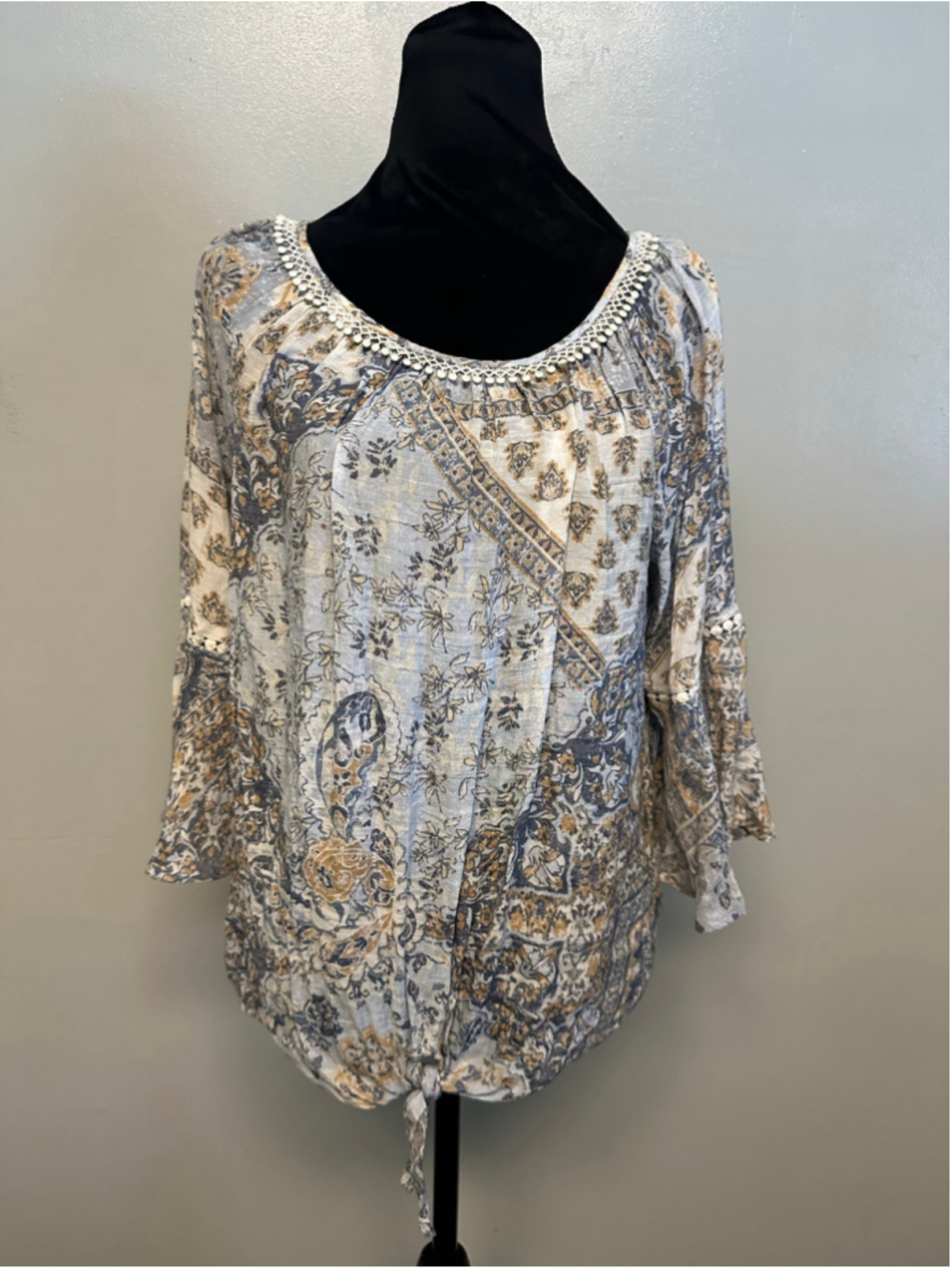 Ruby Rd. Blouse Size Medium Grey Beige Floral Print 3/4 Sleeve Bohemian